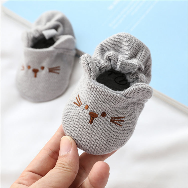 Gestrickte Wollschuhe