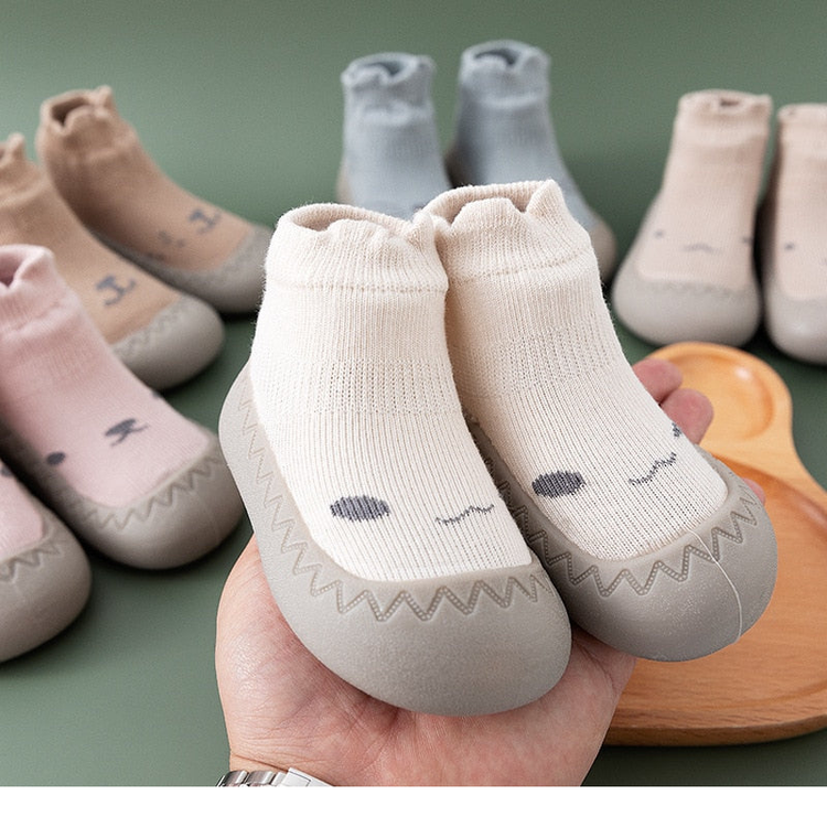 Schuhe, Socken und Kleidung